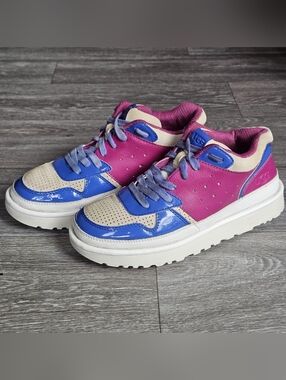 B3 UGG WOMENS HIGHLAND SNEAKERS US 8.5 Illegible labels